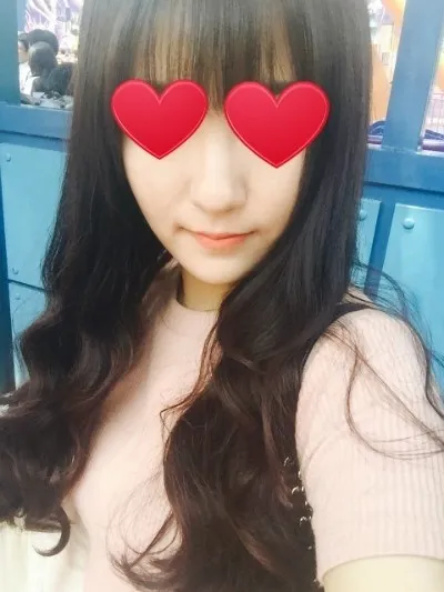 因為下顎線不明顯，看到朋友偷拍的照片，臉都拍得扁扁寬寬的。