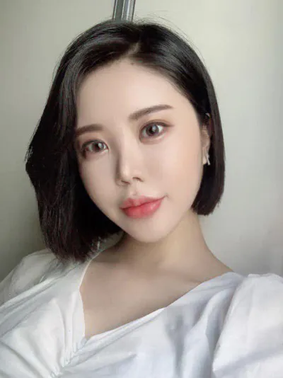 做了鼻修復、埋線拉提、全臉脂肪移植、雙下巴抽脂手術喔～